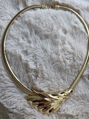 Costume Gold Tone Necklace.